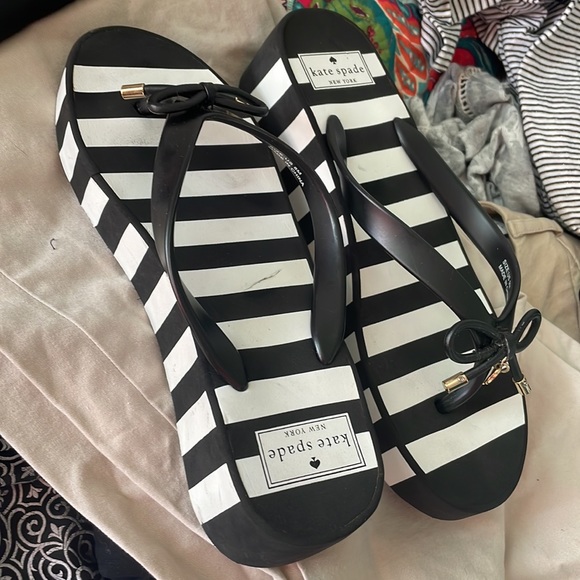 Kate Spade Rhett black and white striped platform wedge flip flops NWOT size 9 - Picture 5 of 8